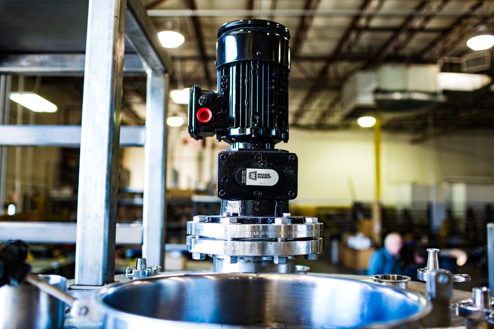 up close of MXD's flange mount batch mixer